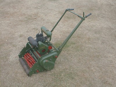 Atco motor mower from the early 1930s. These machines replaced the original Atco "Standards" but were similar in appearance and used many of the same components.